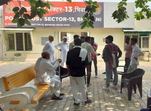 Fights between driver-conductor and student group for getting tickets