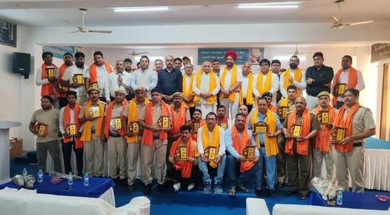 Honored 31 workers by giving them awards
