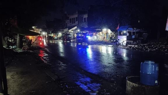 Clouds remained throughout the day, drizzle occurred in the evening