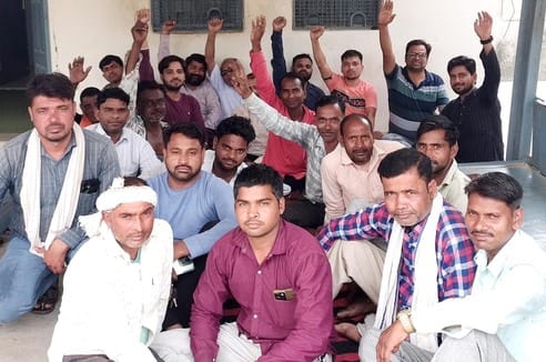 Outsourcing workers sit on strike for the second day as well