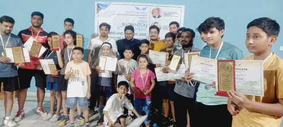 Tilhar players won prizes in badminton tournament