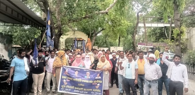 Contract cleaning workers also on strike from today
