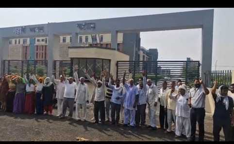 Villagers uprooted the board of Maharishi Chyavan Medical College and started a sit-in protest