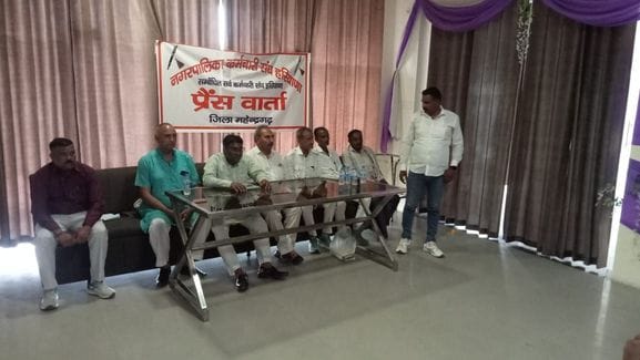 Demand to give Rs 50 lakh each and a job to the dependents of the deceased