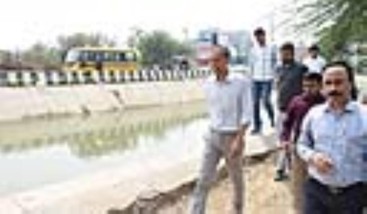 Water is available in water tanks for only 2 to 15 days