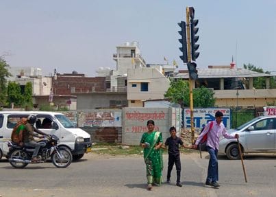 Such darkness... traffic lights worth Rs 48 lakhs are closed for eight years