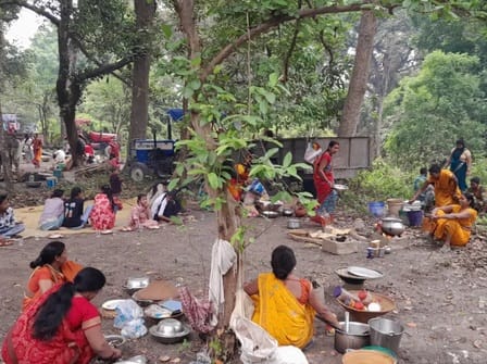 Bihar News Villagers spend 12 hours in forest as forest dwellers tradition of many years Know whole story