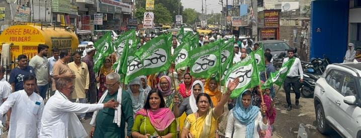 INLD workers took to the streets in protest against Haryana's water supply cut