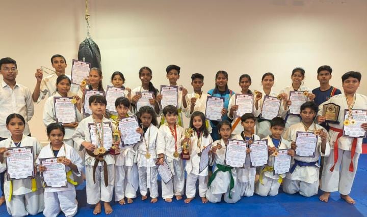 TSH players won 25 medals in the Karate Championship organized by Dragon Martial Arts Association of Kanpur