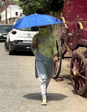 There may be rain with strong winds and thunder for five days