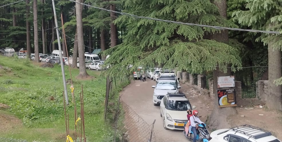 There was a jam on the Hidimba temple road, tourists were stranded for hours