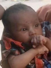 An e-rickshaw hit the father, one and half month old girl died after jumping from his lap