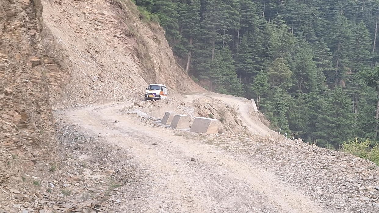 Daulka road is incomplete since nine years, people of five villages are yearning for a paved road