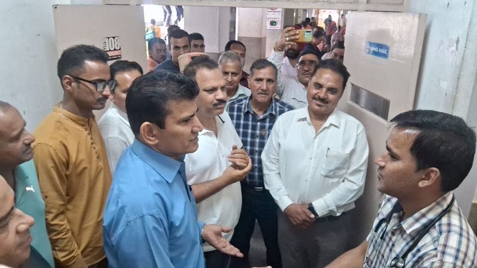 If the posts of doctors are not filled in 10 days, MLA Rana will sit on dharna