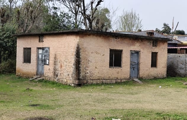 Patwar Khana building of Bharmad is dilapidated, keeping the records safe is also a challenge