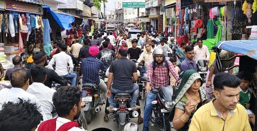 Rajiv Chowk was jammed for two hours, school children were troubled