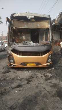 Fire broke out due to short circuit in Rajasthan's tourist bus in Rohtak, 20 passengers saved their lives.
