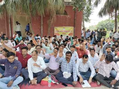 Contract workers boycotted work in protest against layoffs