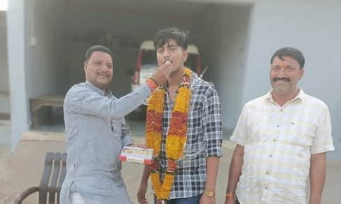 9वां स्थान लाने वाले छात्र का किया गया सम्मान।