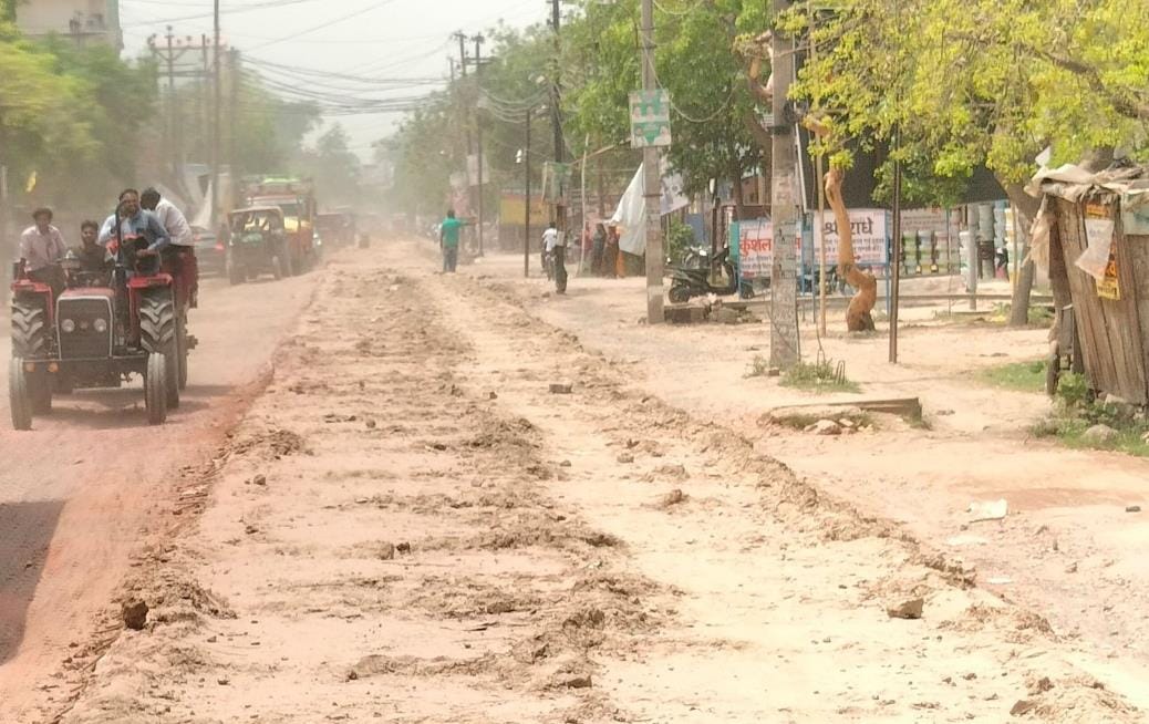 Buses are covering a two-hour journey in three hours, passengers going to Agra are upset