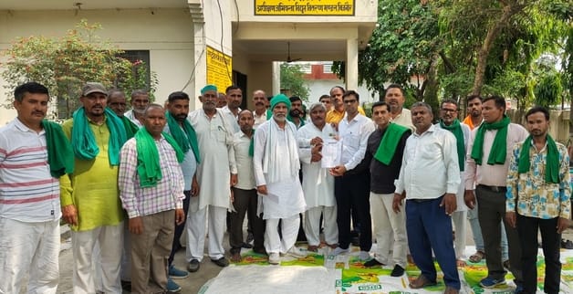 Farmers staged a sit-in protest against power cuts