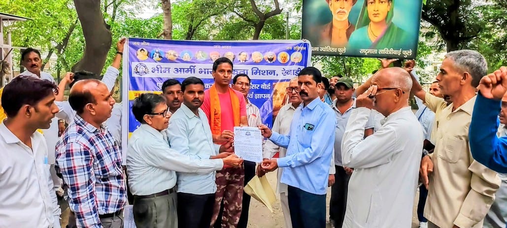 Protested and demanded to make the film Phule tax free