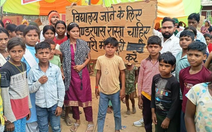 Villagers sit on dharna for underpass on second day too