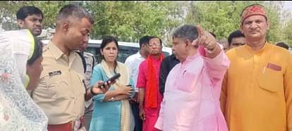 निरीक्षण के दौरान डीएम-एसपी