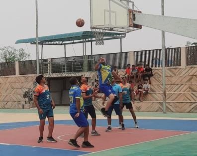 Deoria dominates in basketball and Maharajganj in handball