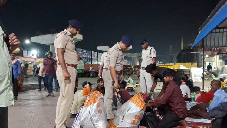 Bihar News: पाकिस्तान से तनातनी के बीच रेलवे पुलिस अलर्ट पर, विशेष अभियान चलाकर चप्पे-चप्पे पर की जा रही जांच