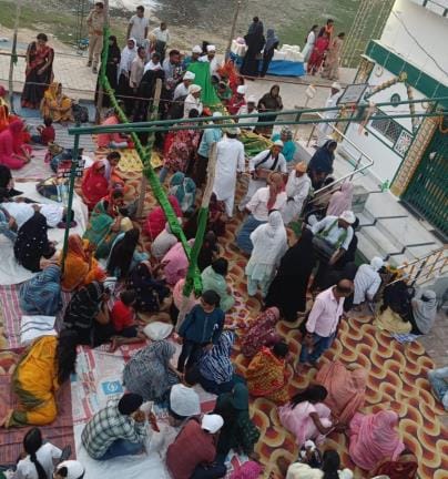 Chadar Poshida done at the dargah of Syed Yasin Shah