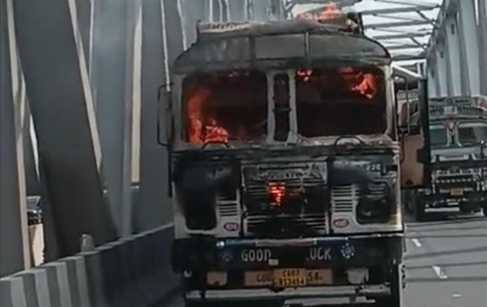 Bihar News Vaishali Mahatma Gandhi Setu oil tanker caught fire fire brigade extinguished fire amid chaos