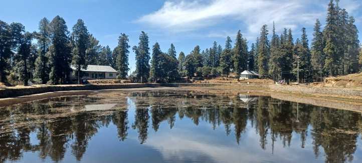 Unseasonal rain and cold have affected the tourist season in Shikari Devi and Kamrunag