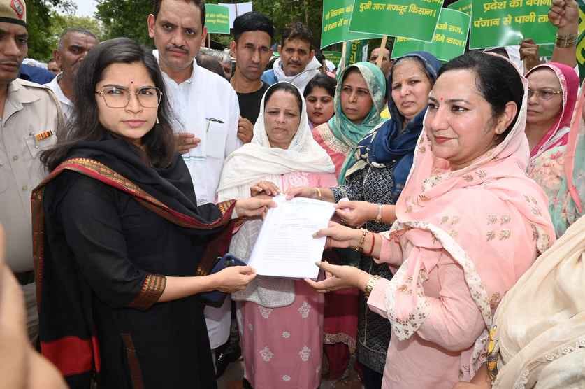 INLD staged a Matka breaking protest, submitted a memorandum to ADC