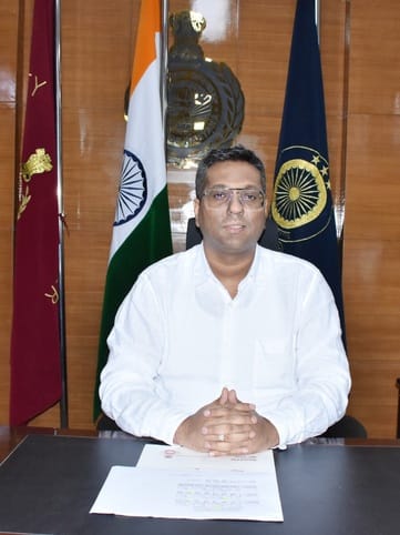 IAS Swapnil Ravindra Patil took over the charge of Jhajjar Deputy Commissioner