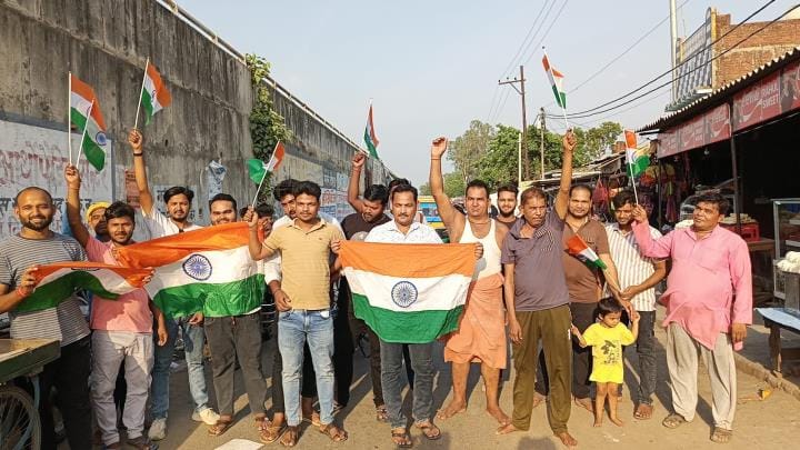Youths came out carrying the tricolour, slogans of Bharat Mata kept resonating