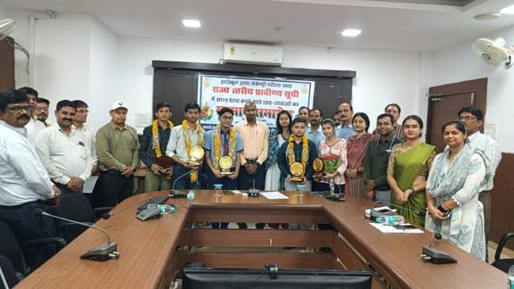 Sehore News Hard work was honored collector honored students who scored good marks in district