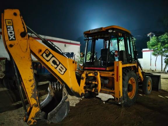 Machine and tractor-trolley seized in illegal mining near Navodaya Vidyalaya