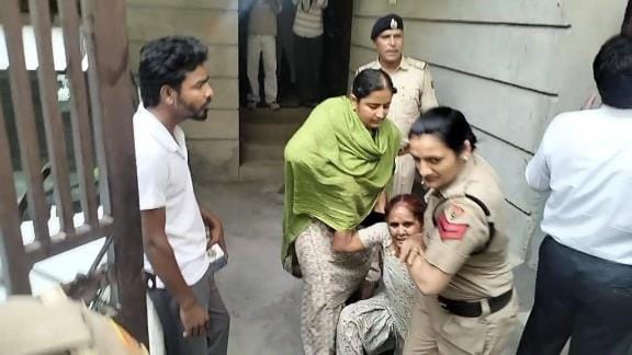 Central Bank took possession of the house for not repaying the loan, women created a ruckus