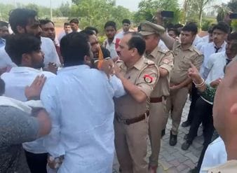 Ruckus in college in protest against shaving of beard, student raised religious slogan