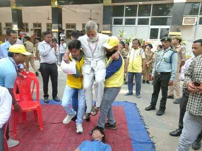 ...The corporation premises were rocked by bomb blasts, people lay down on the ground as soon as the siren sounded