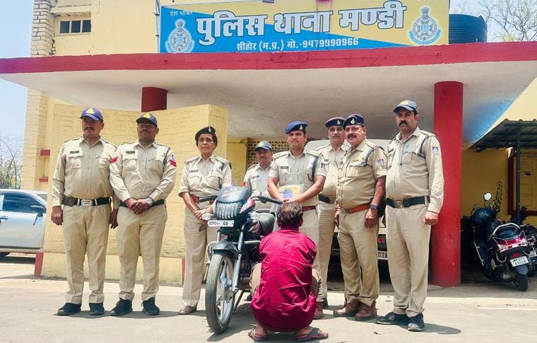 पुलिस गिरफ्त में आरोपी प्रेम नारायण