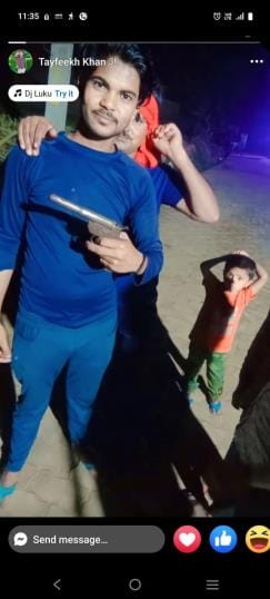 The accused arrested for making the photo viral with a pistol