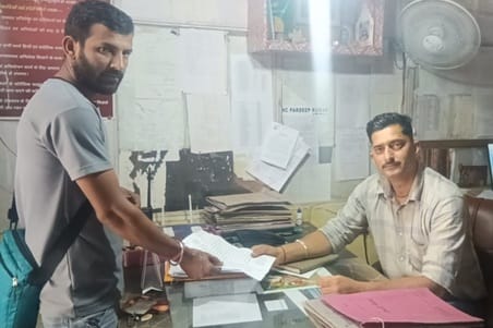 Four lakh rupees fraud in the name of sending to Hong Kong