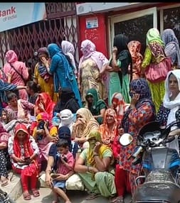 Women created ruckus when Sakhi was removed from the bank