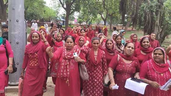 Protest against misbehavior with ASHA worker and submitted memorandum
