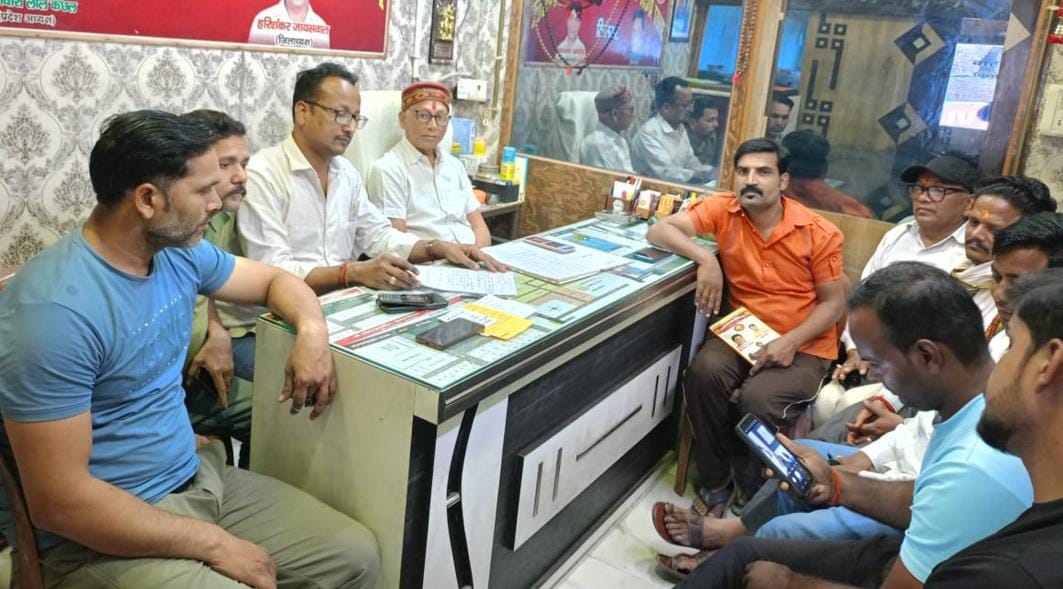 Provide benefits of pension scheme to traders