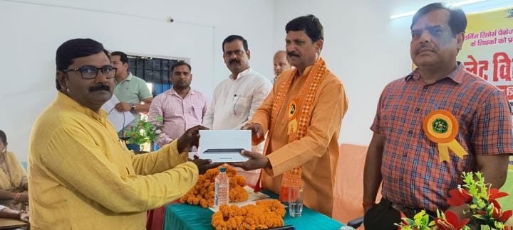 Teachers should equip the new generation with technical education: Anil