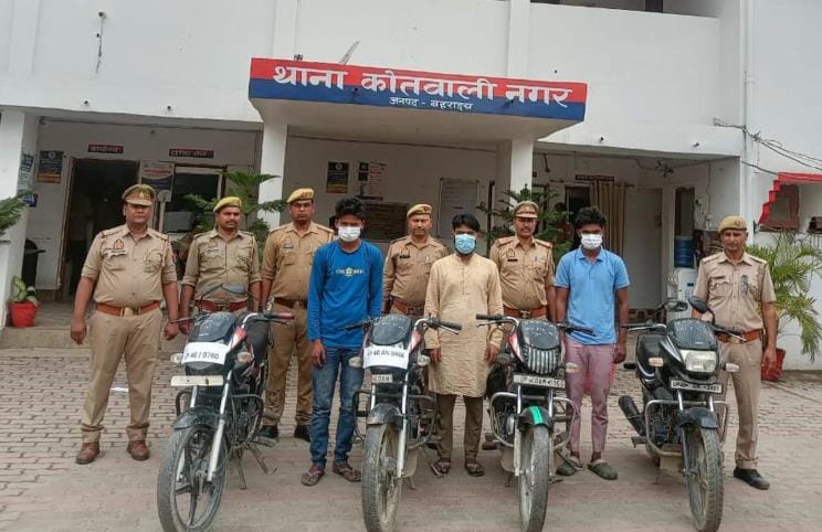 Three thieves were caught with four stolen bikes