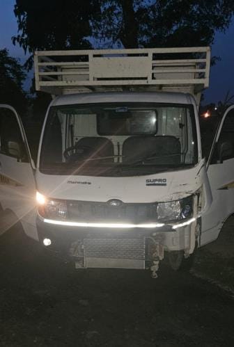 Two animal smugglers caught in an encounter, one got shot in the leg